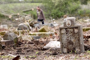 1-Revitalizace zdevastovaného hřbitova ve Svatoboru 